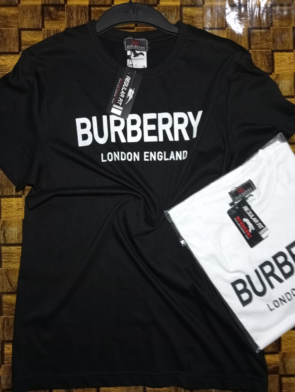 Authentic Burberry Cotton t Shirt with London England Label