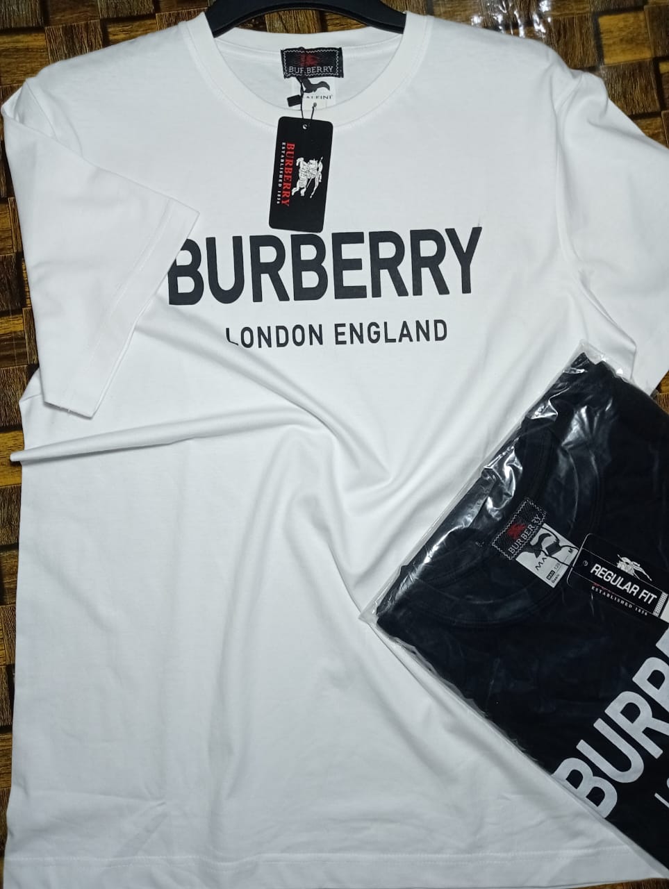 Authentic Burberry Cotton t Shirt with London England Label