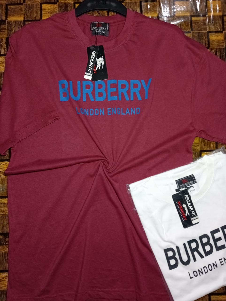 Authentic Burberry Cotton t Shirt with London England Label