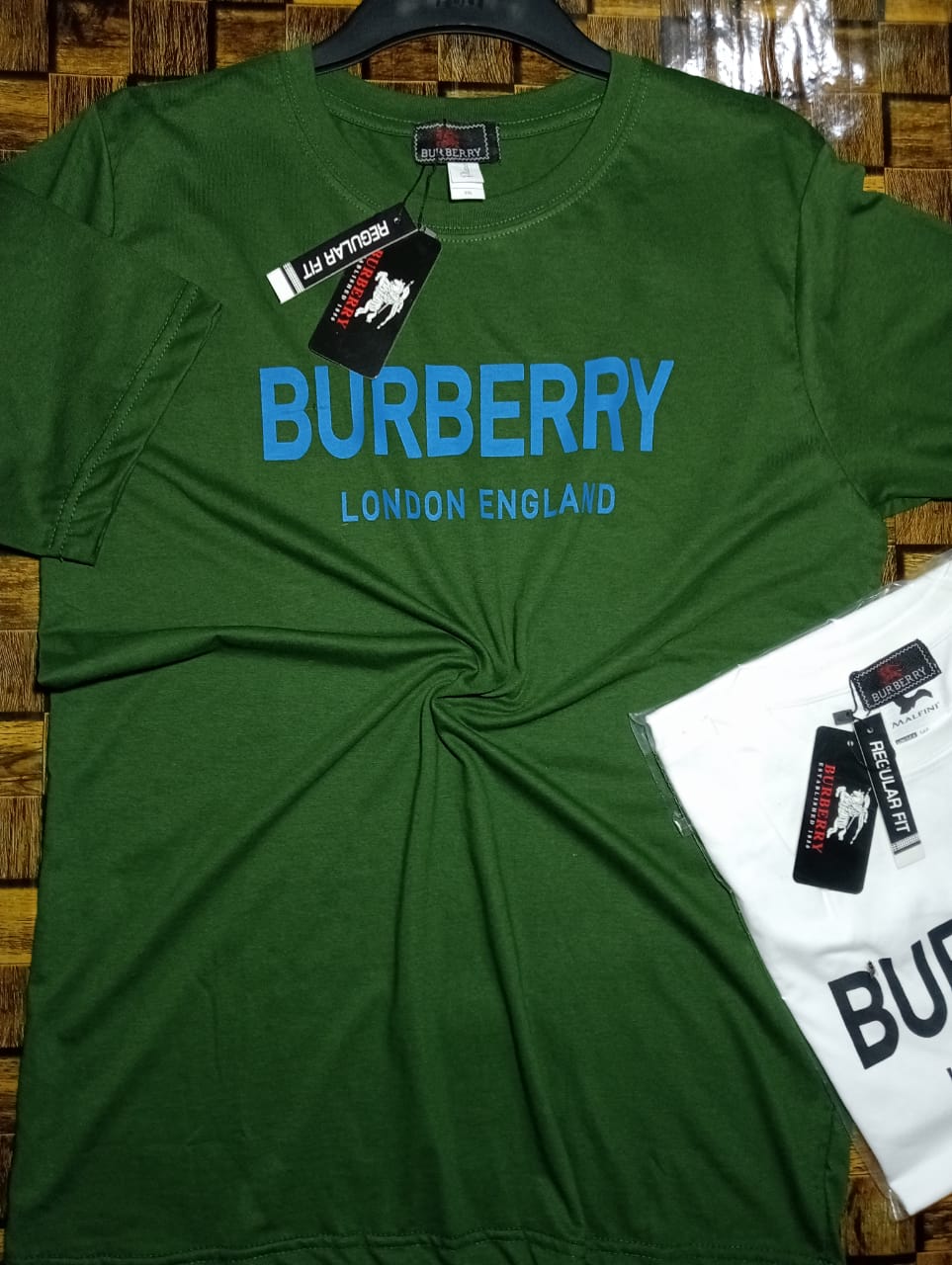 Authentic Burberry Cotton t Shirt with London England Label